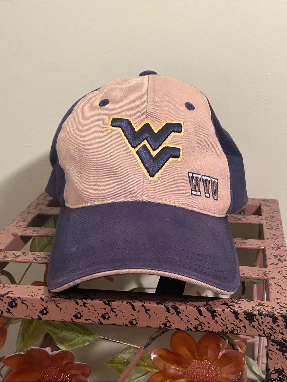 Vintage West Virginia Mountaineers Hat Two Tone Captivating Headwear WVU Cap Box